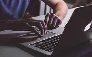 网上炒股配资开户:炒股配资杠杆-大盘回调 无敌的“易中天”也终于跌了！为何情绪突变？